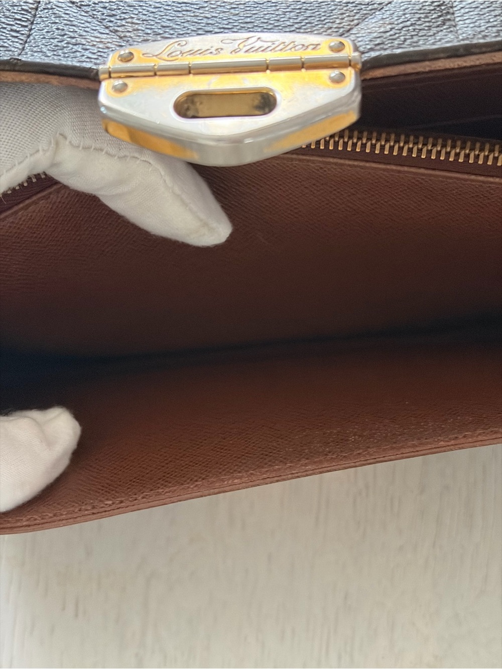 Louis Vuitton Monogram Etoile
Portefeiulle Sarah Wallet - Picture 9 of 15